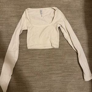 Aritiza sundeh cropped long sleeve